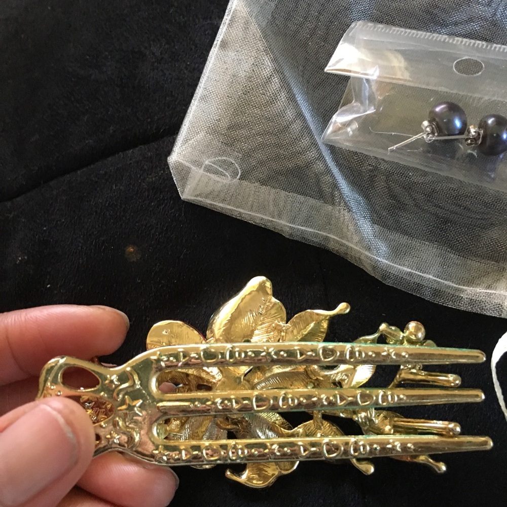 Barette and earrings - Picture 2 of 4